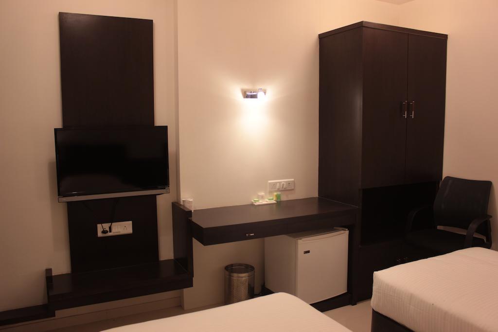 Hotel Magnum Inn Junagadh Extérieur photo