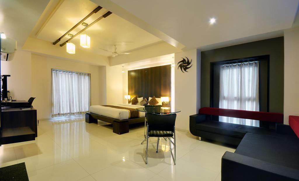 Hotel Magnum Inn Junagadh Extérieur photo