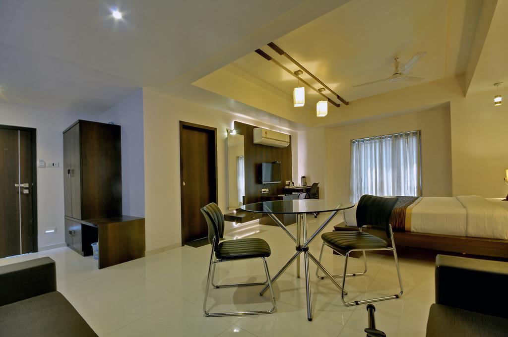 Hotel Magnum Inn Junagadh Extérieur photo