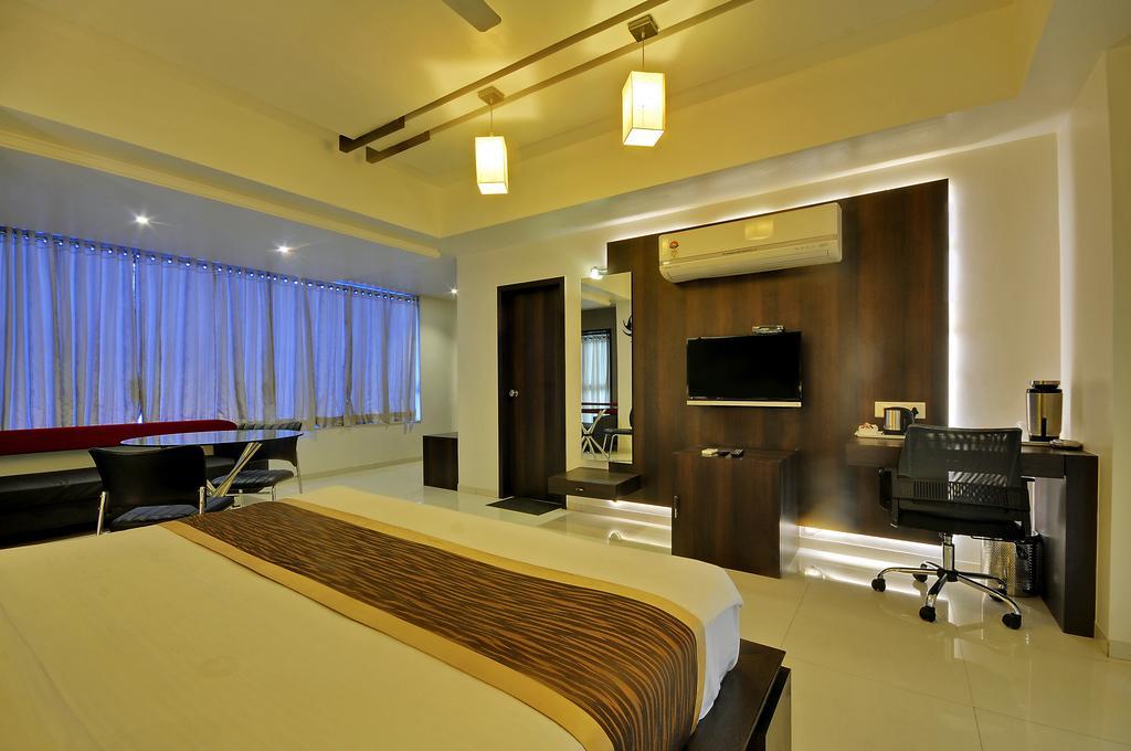 Hotel Magnum Inn Junagadh Extérieur photo