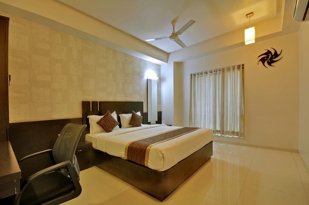 Hotel Magnum Inn Junagadh Extérieur photo
