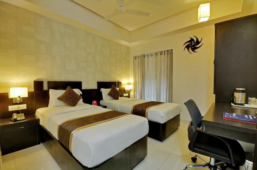 Hotel Magnum Inn Junagadh Extérieur photo