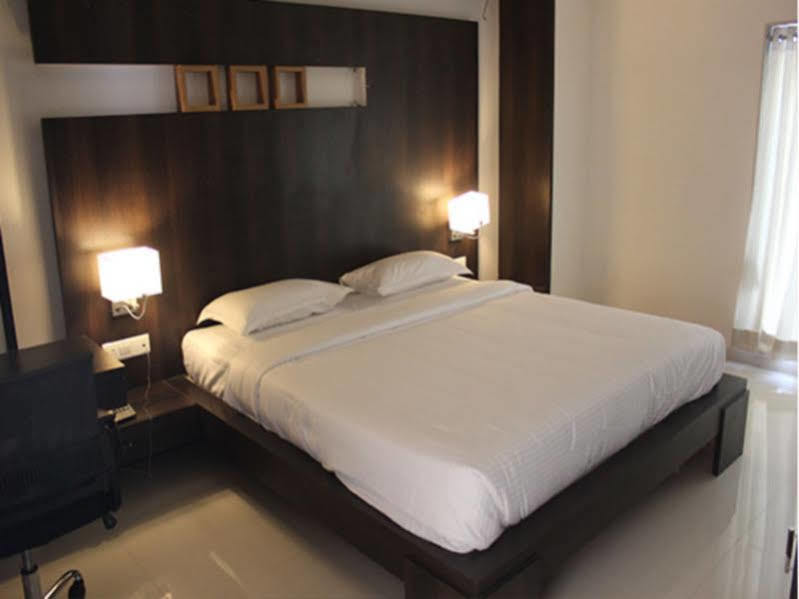 Hotel Magnum Inn Junagadh Extérieur photo