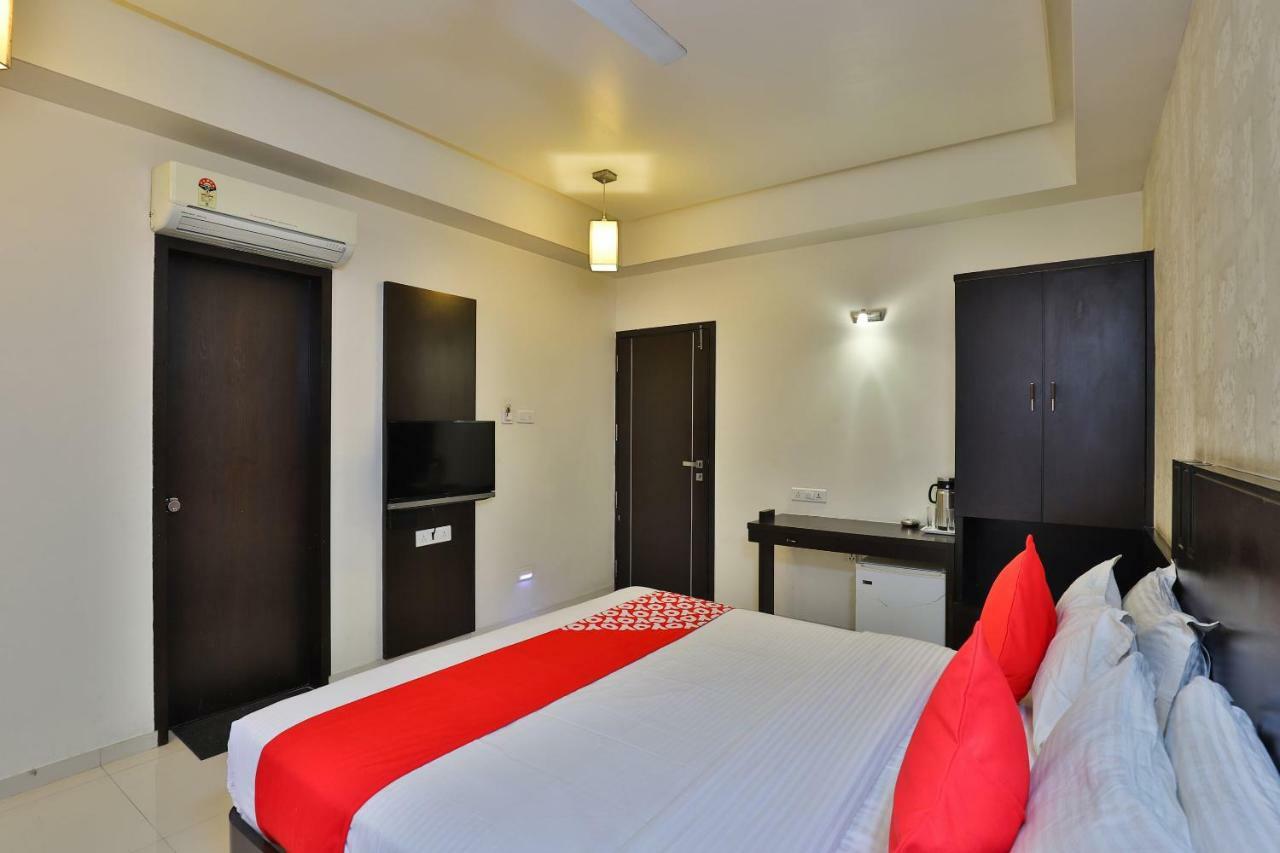 Hotel Magnum Inn Junagadh Extérieur photo