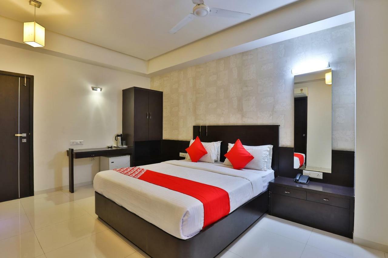 Hotel Magnum Inn Junagadh Extérieur photo