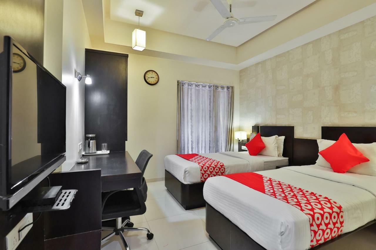 Hotel Magnum Inn Junagadh Extérieur photo